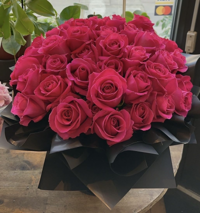 pink floyd - pink floyd in hat box
12 stems 
18 stems 
24 stemes
40 stemes