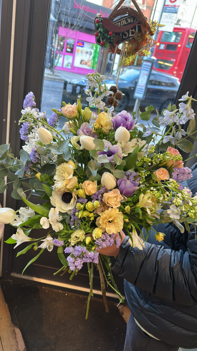 Fresh air - Lilac white theme please understand we will do the best match or we will always add extra to make the bouquet perfect